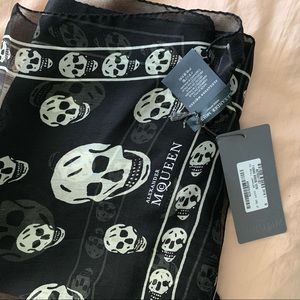 NWT ALEXANDER MCQUEEN SCARF